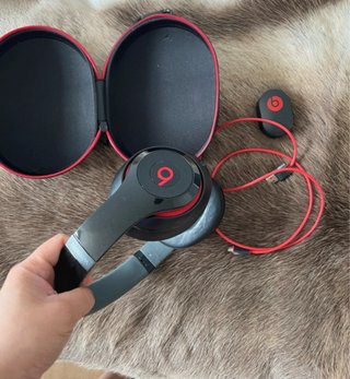 Beats Studio 3 Wireless Audífonos Negros y Rojos