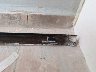 Puerta de entrada de aluminio