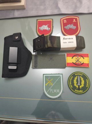 Lote militar: Parches, cinturón y funda