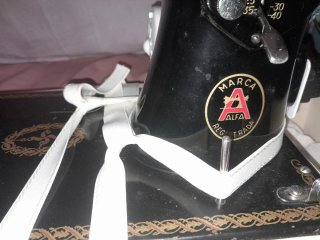 Máquina de coser Alfa eléctrica