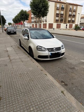 Volkswagen Golf R32