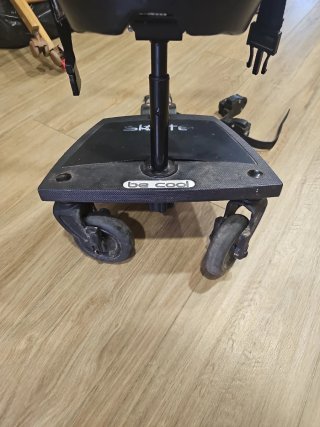 Patinete con asiento para carrito de bebé Be cool
