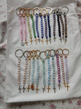 Lote 6 Pulseras/Llaveros Cruz y Medalla