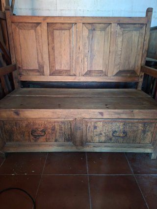 Banco de madera con 2 cajones