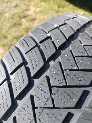 Neumático 225/40 R18 92W M+S verdestein  invierno