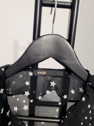Blusa negra Maje con estrellas blancas