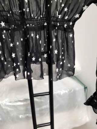 Blusa negra Maje con estrellas blancas