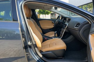 Volvo V40 Cross Country D2 *Piel*LED*Cámara*