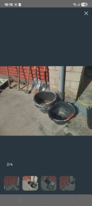 Lote de herramientas: palas, azadas y cubos
