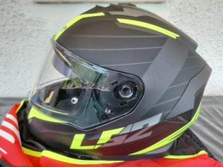 Casco integrale LS2 nero e giallo fluo