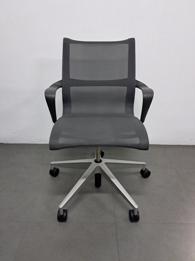 Silla HERMAN MILLER SETU ergonómica profesional