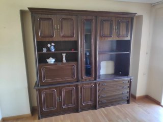 Mueble antiguo de madera.