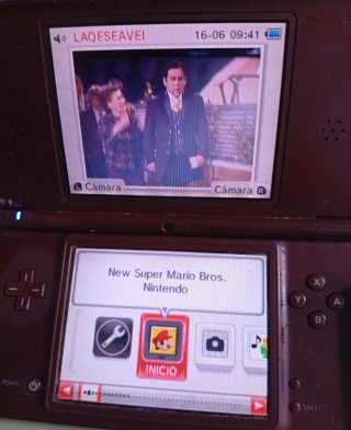 Nintendo DSi Roja con Juego SUPER MARIO BROSS