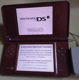 Nintendo DSi Roja con Juego SUPER MARIO BROSS