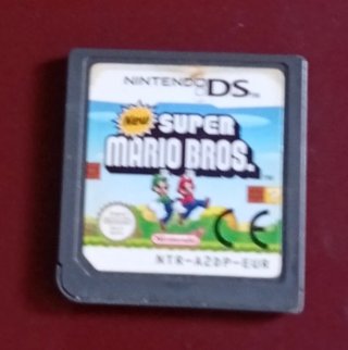 Nintendo DSi Roja con Juego SUPER MARIO BROSS