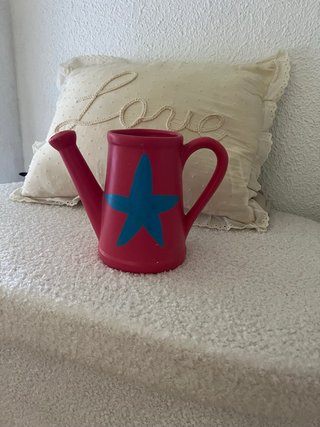Jarrón regadera  rosa con estrella azul