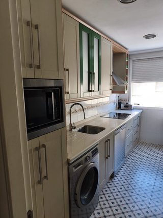 Mobiliario de cocina tal y como se ve en las fotos