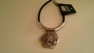 Collar niquel flor