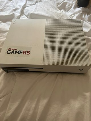 Xbox One S con 2 mandos y juegos digitales