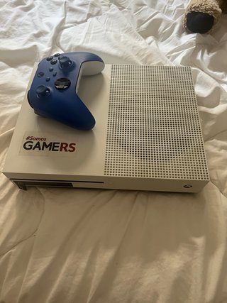 Xbox One S con 2 mandos y juegos digitales