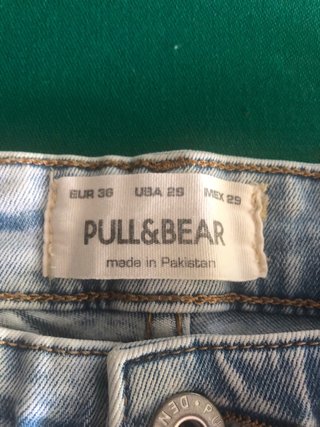 Pantalón corto vaquero desgastado azul claro. T36