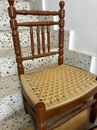 Sedia in legno con sedile in pelle
