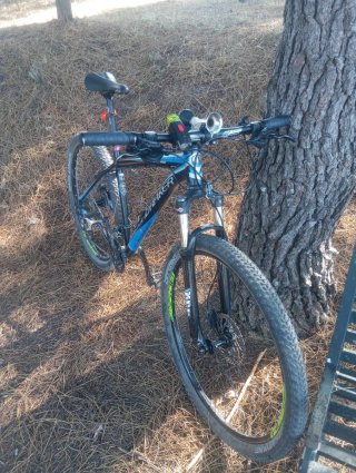 Bicicleta de montaña con frenos de disco
