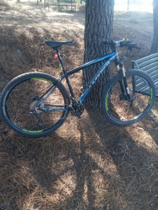 Bicicleta de montaña con frenos de disco