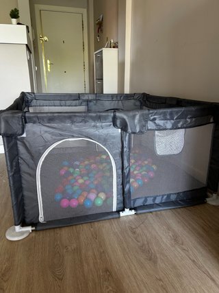 Area giochi per bambini in metallo e tessuto