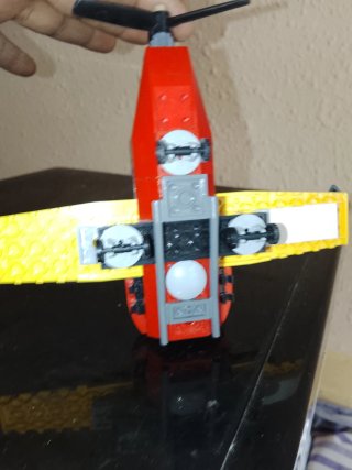 Lego Avión Rojo y Amarillo
