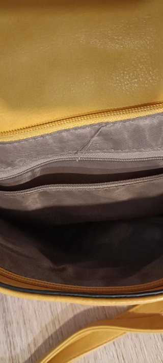 Bolso amarillo mostaza adornos trenzado y con tach