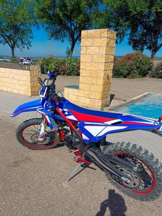 Beta 300 Enduro Moto Azul/Roja