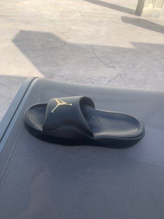 Ciabatte Jordan Nere e Dorate