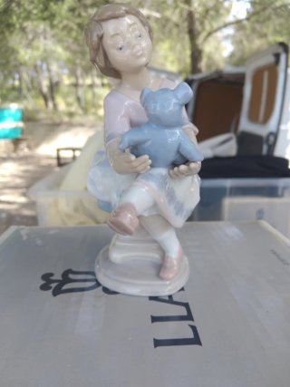Figura Lladro Niña con Osito Azul