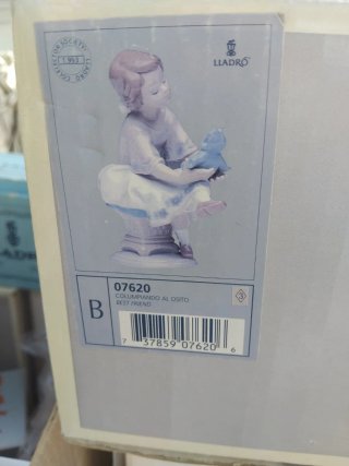 Figura Lladro Niña con Osito Azul