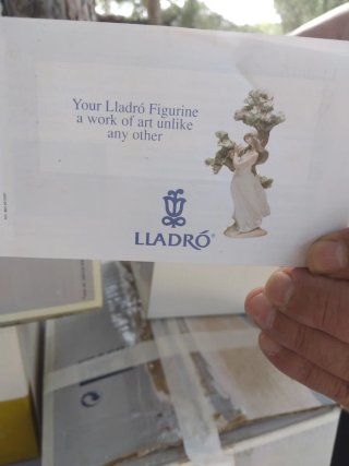 Figura Lladro Niña con Osito Azul
