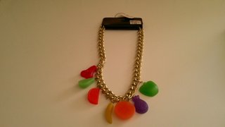 Collar cadena dorada con dijes de frutas