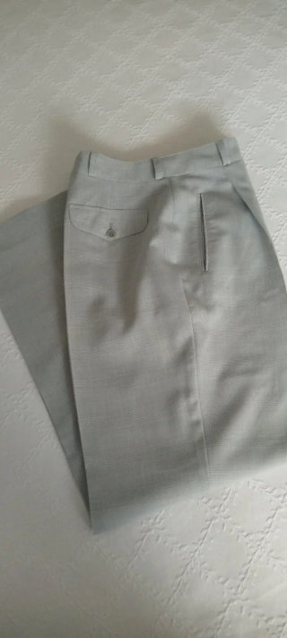 Traje pantalón con una pinza de cuadros