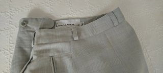 Traje pantalón con una pinza de cuadros
