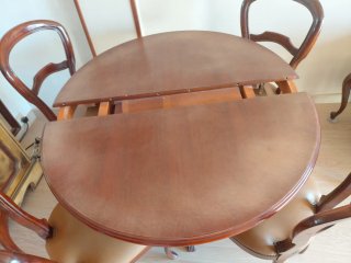 Tavolo da pranzo rotondo + 4 sedie in legno