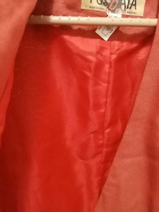 Traje de chaqueta y falda rojo