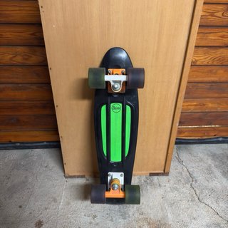 Penny Skateboard Negro y Verde