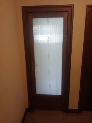 Conjunto de 7 puertas de interior, a 1 euro cada.