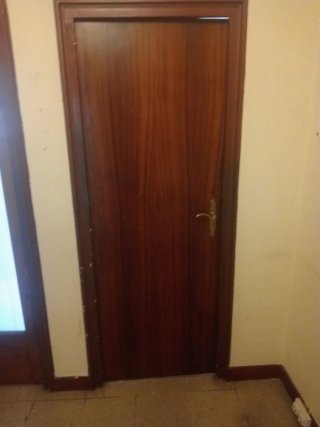 Conjunto de 7 puertas de interior, a 1 euro cada.