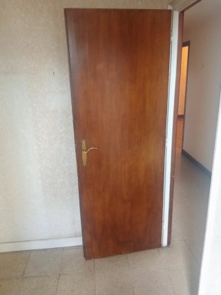 Conjunto de 7 puertas de interior, a 1 euro cada.