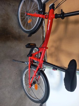 Bicicleta plegable roja Btwin