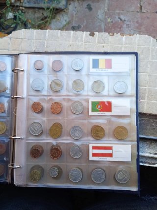 Álbum de monedas azul con símbolo euro