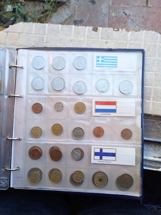 Álbum de monedas azul con símbolo euro