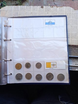 Álbum de monedas azul con símbolo euro