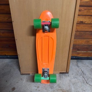 Penny Skateboard Naranja Ruedas Verdes